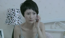 美女亲吻视频,美女深情亲吻，浪漫画面引网友热议